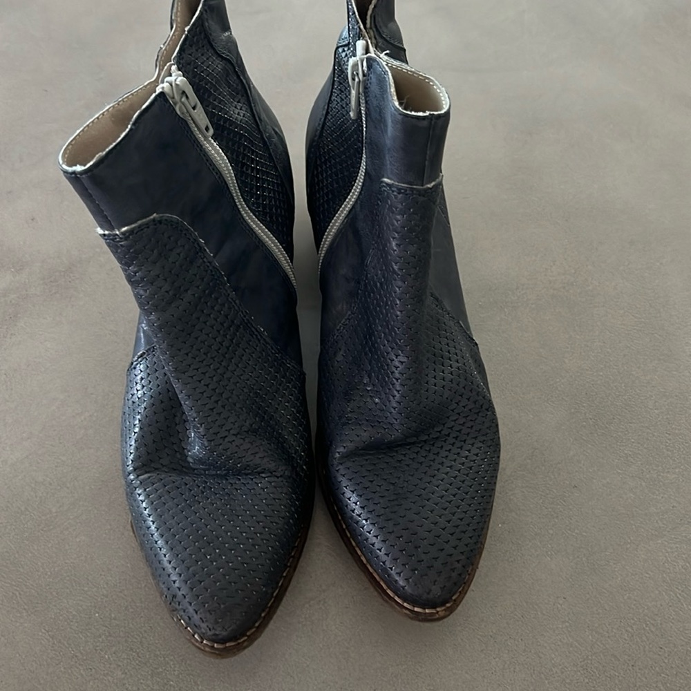 Gently worn womens ankle boots by Khrio in size 39
